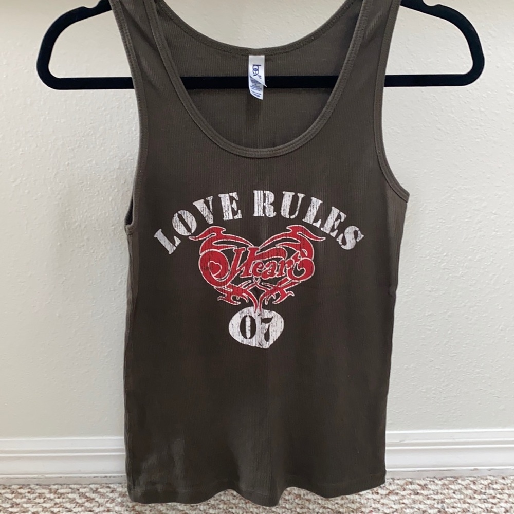 Heart Love Rules Band Tank 🎶🎸❤️